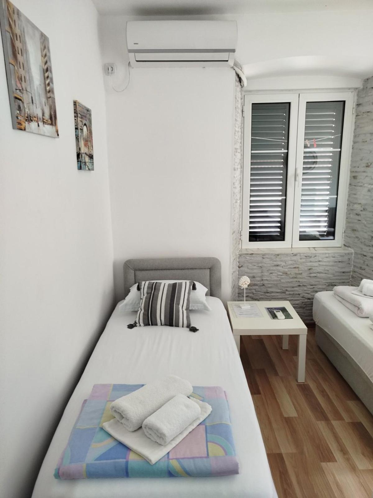 Guesthouse Bit Accommodation Kotor Bagian luar foto
